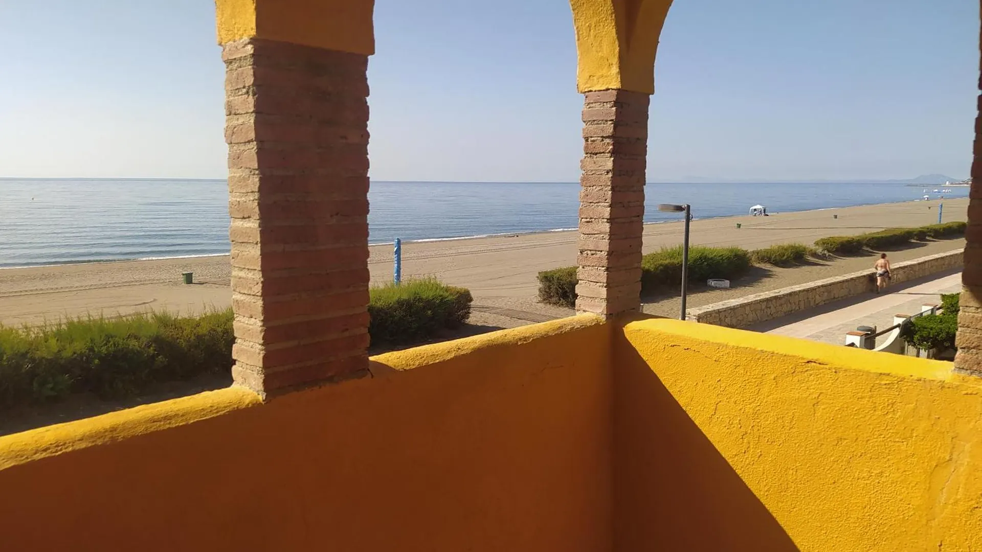 Adosado En La Bahia De Casares别墅